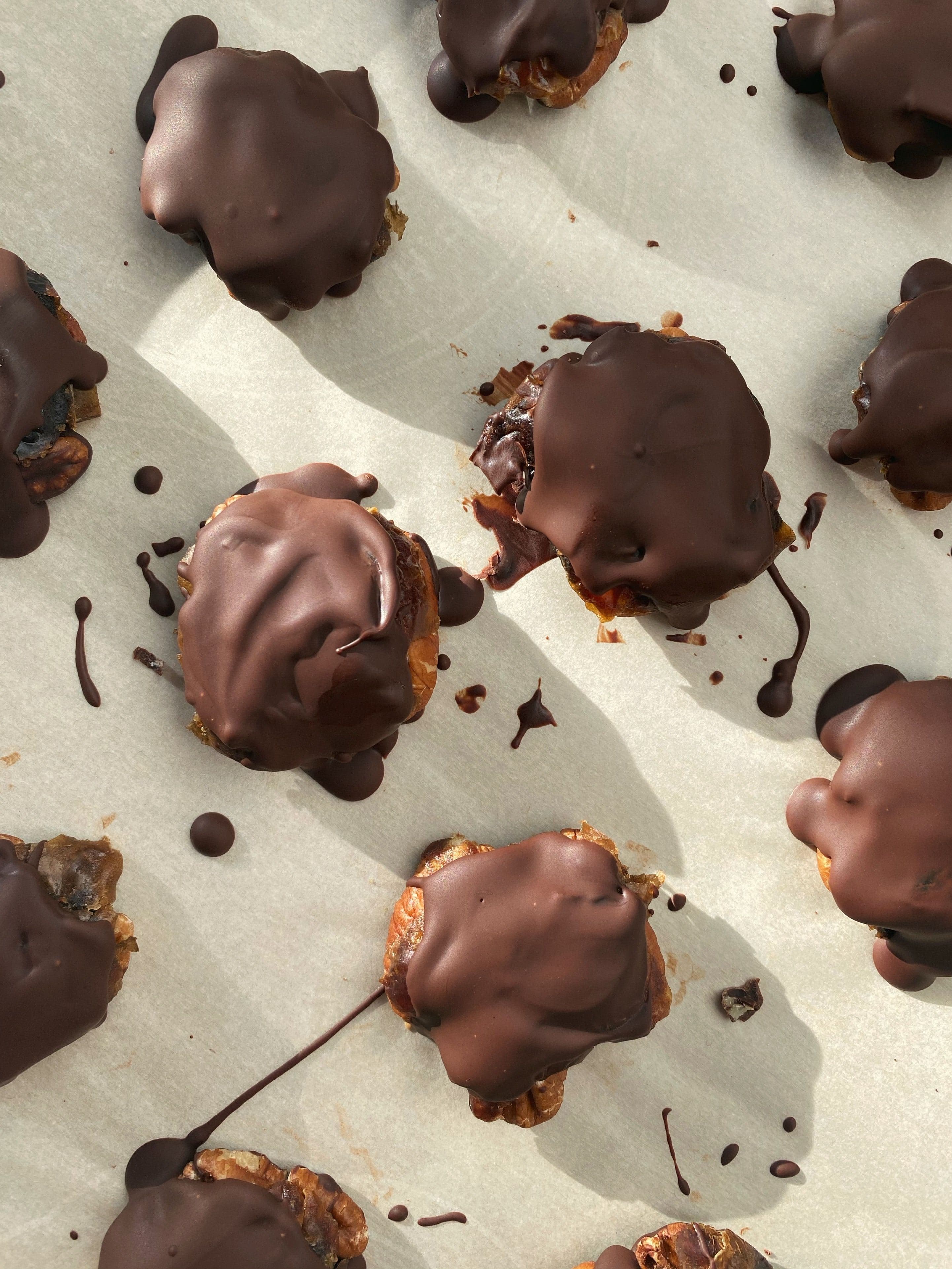 Date Pecan Clusters