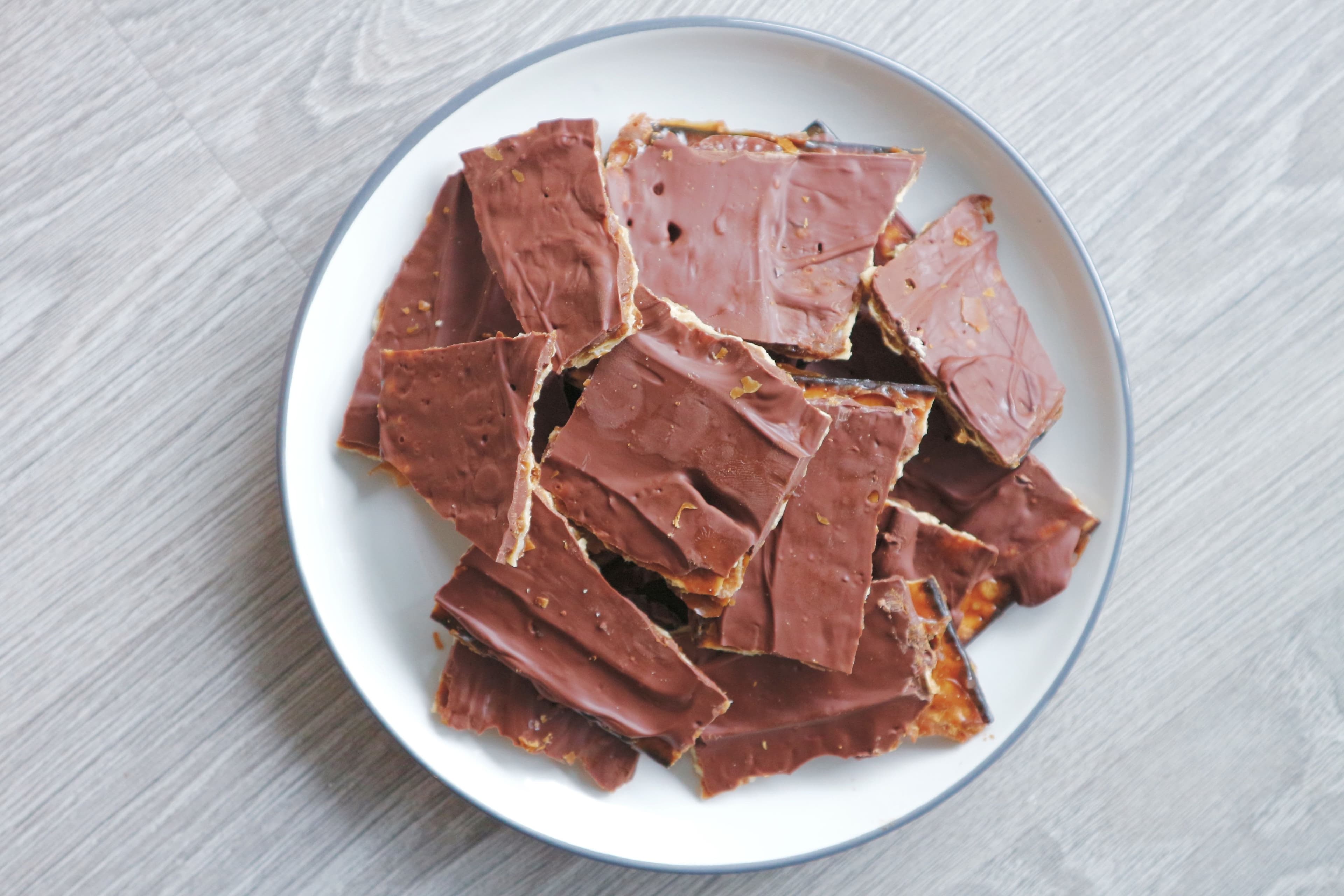 rose_choc_caramel_brittle1.jpeg