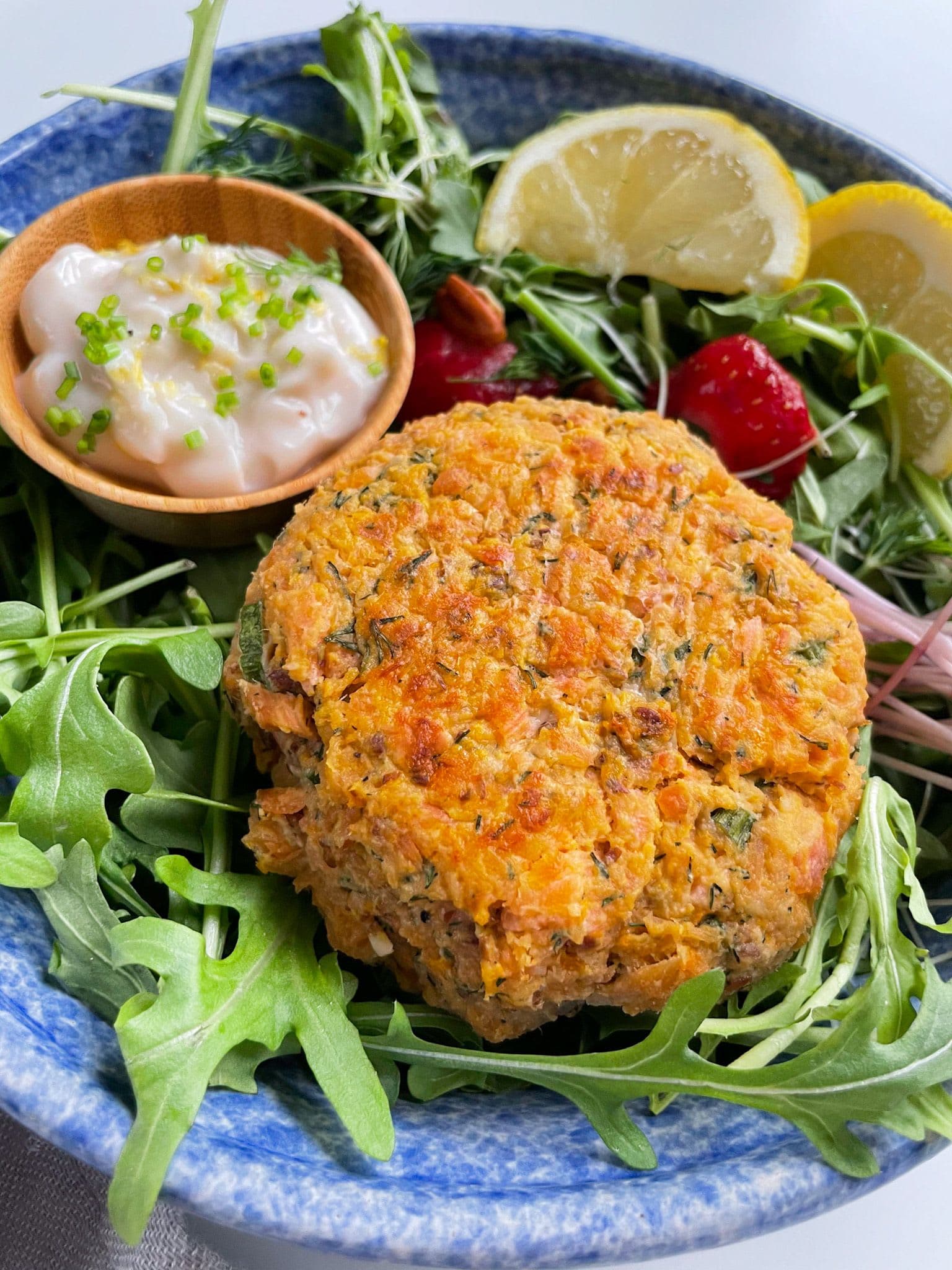 Dill Salmon Burger with Lemon Aioli